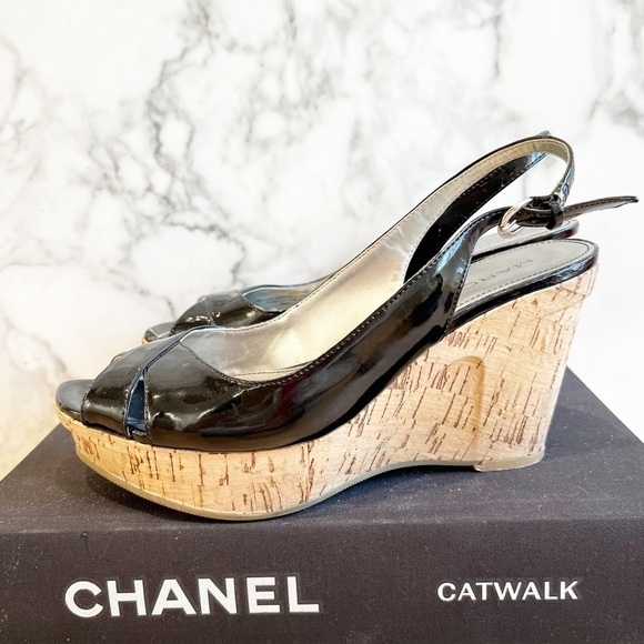 𝅺marc Fisher Black Patent Cork Wedge - Picture 4 of 8